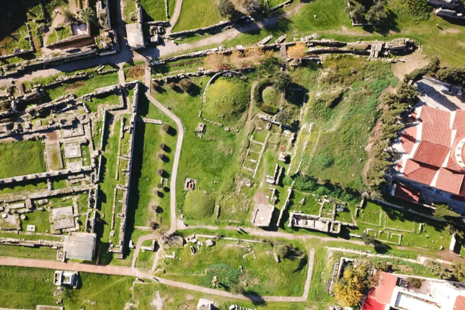 Photo aérienne par drone du site archéologique emblématique de Kerameikos à côté du quartier de Gazi et de Thiseio, centre historique d'Athènes, Attique, Grèce